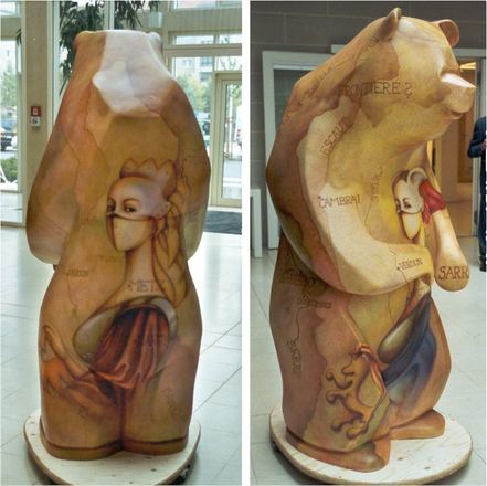 Airbrush auf Bärenskulptur, Vorder- und Rückseite