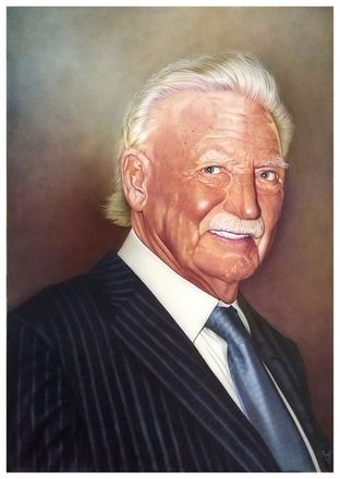 Airbrush-Portrait: älterer Herr im Anzug