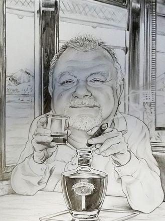 Portrait-Zeichnung: Mann mit Glas am Tisch
