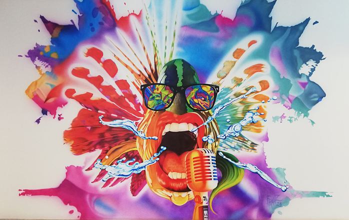 Wandmalerei „Planet Ocean Rock“: singender Fisch, Hotel am Triller