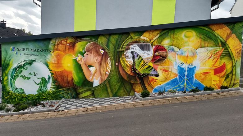 Wandmalerei an der Fassade von Spirit Marketing, Heusweiler – Airbrush und Spraydose