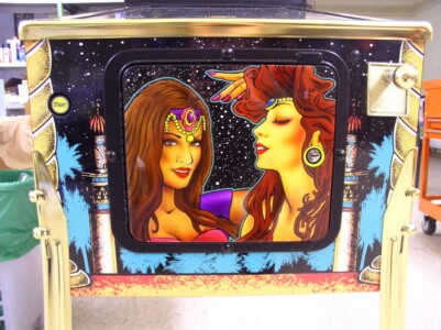 Airbrush auf Flipper-Kassentür